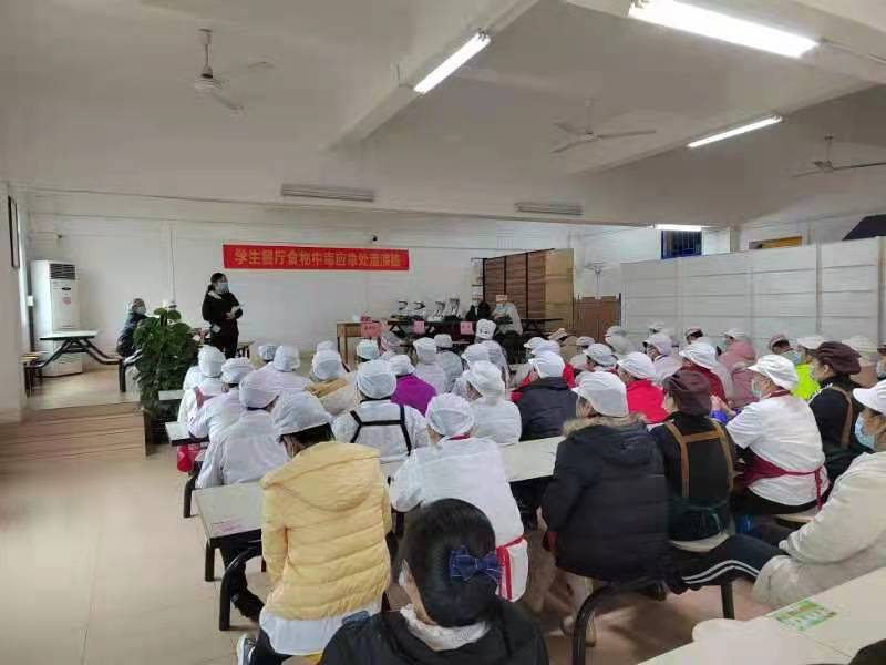 食品安全无小事  常抓不懈是关键 ——400全讯白菜网开展学生餐厅食物中毒应急处置演练