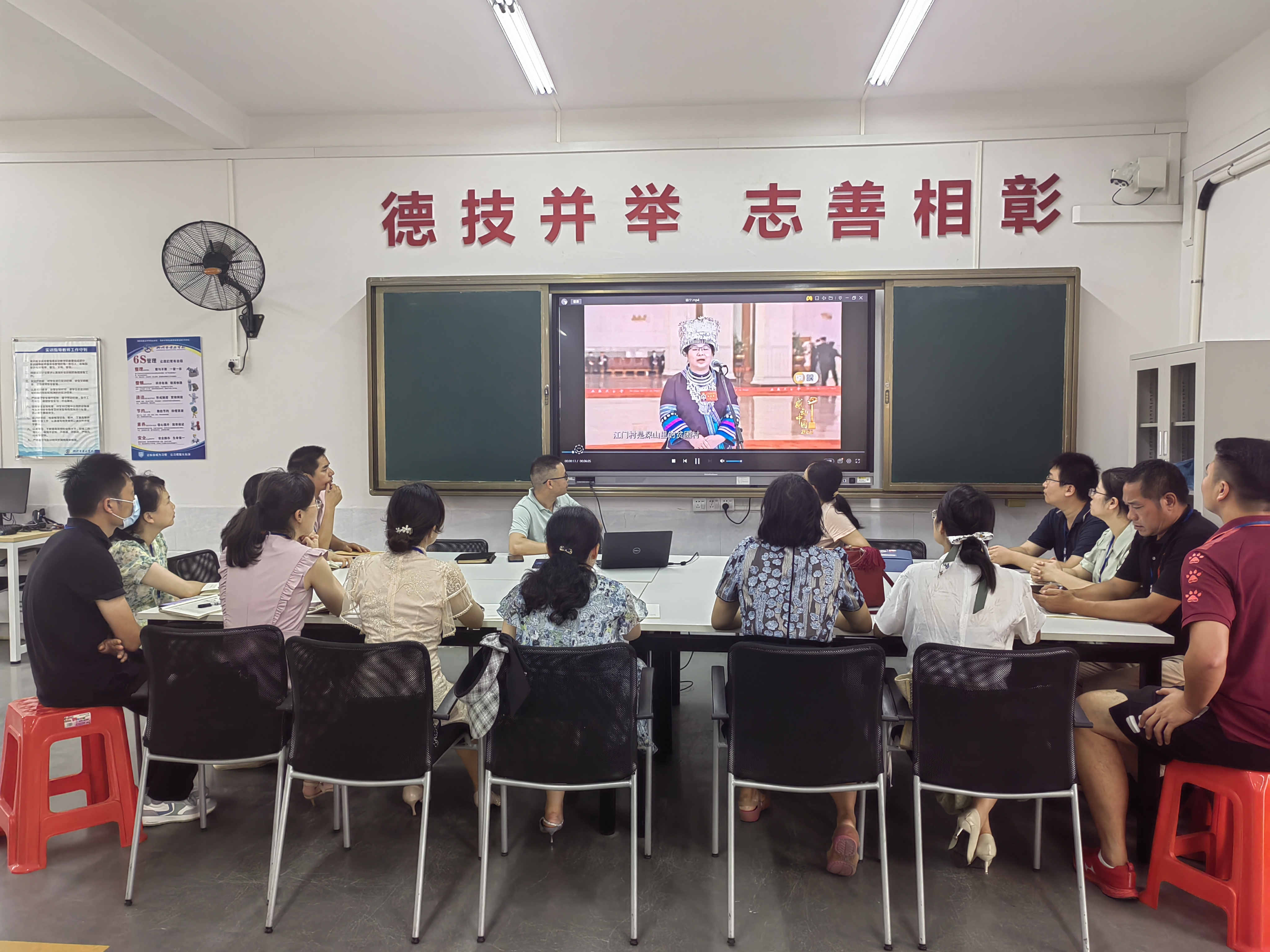 攻艰克难  勇挑重任 ——机电工程系党支部开展向榜样学习主题党日活动