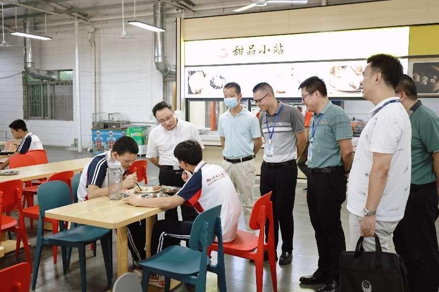 食品安全齐监督，健康校园同构筑